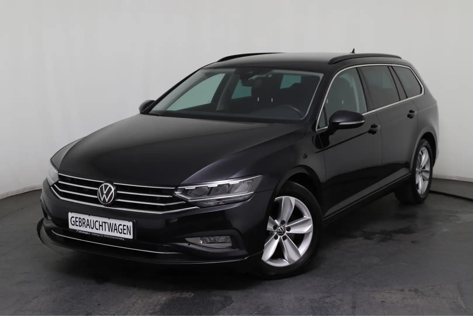 Volkswagen Passat Variant Business 2.0 TDI  *AHK*NAVI*ACC*LED*SHZ*Keyless*PD Zwart - 1