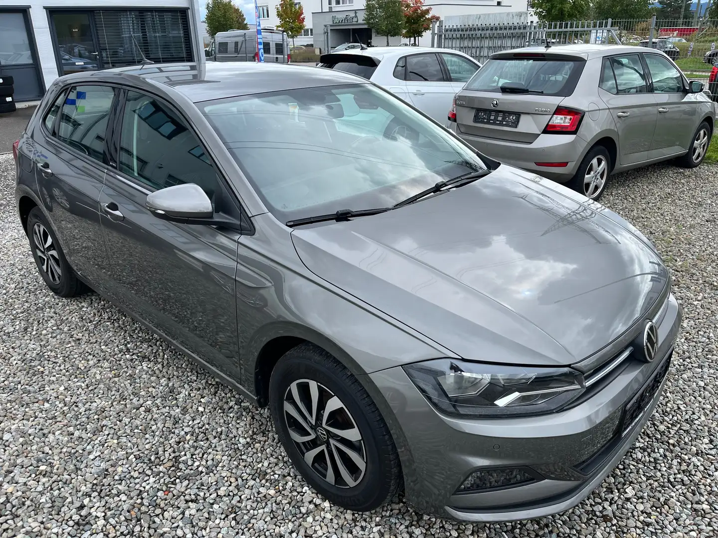 Volkswagen Polo Polo 1.0 TSI DSG Active Grau - 2