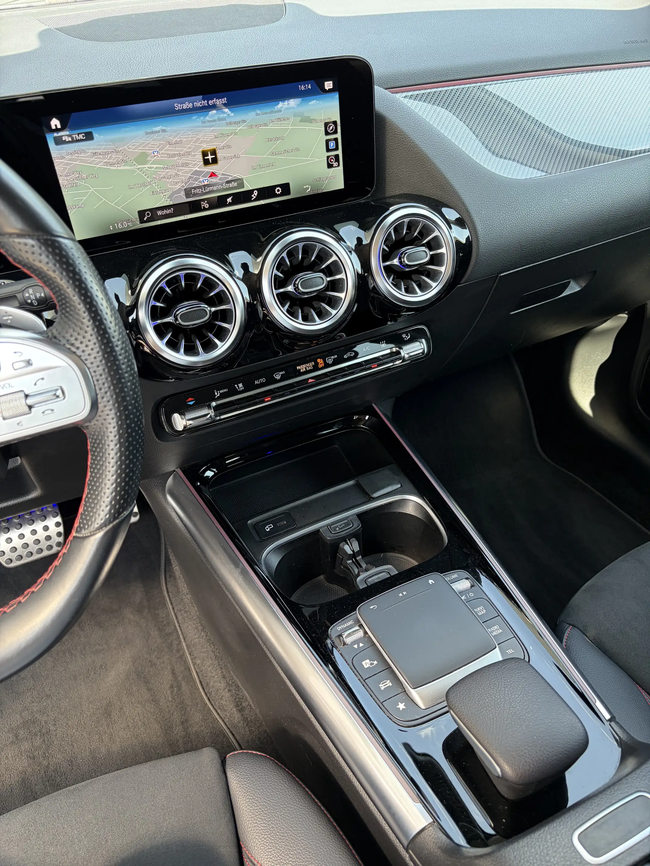 Mercedes-Benz GLA 220 GLA 220d GLA AMG Mbux Navi Standheizung Kamera Multibeam LED — photo 11