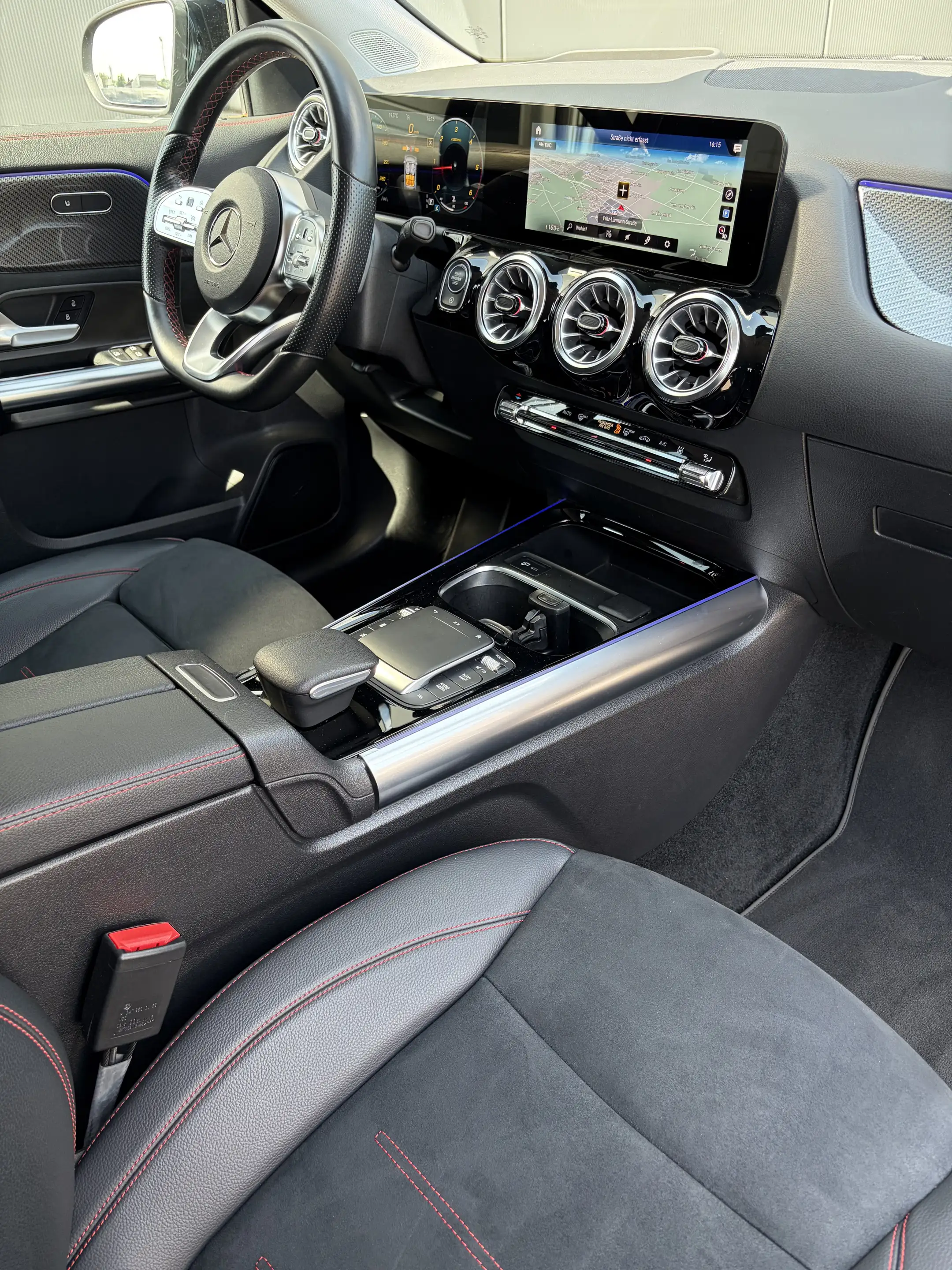 Mercedes-Benz GLA 220 GLA 220d GLA AMG Mbux Navi Standheizung Kamera Multibeam LED — photo 7