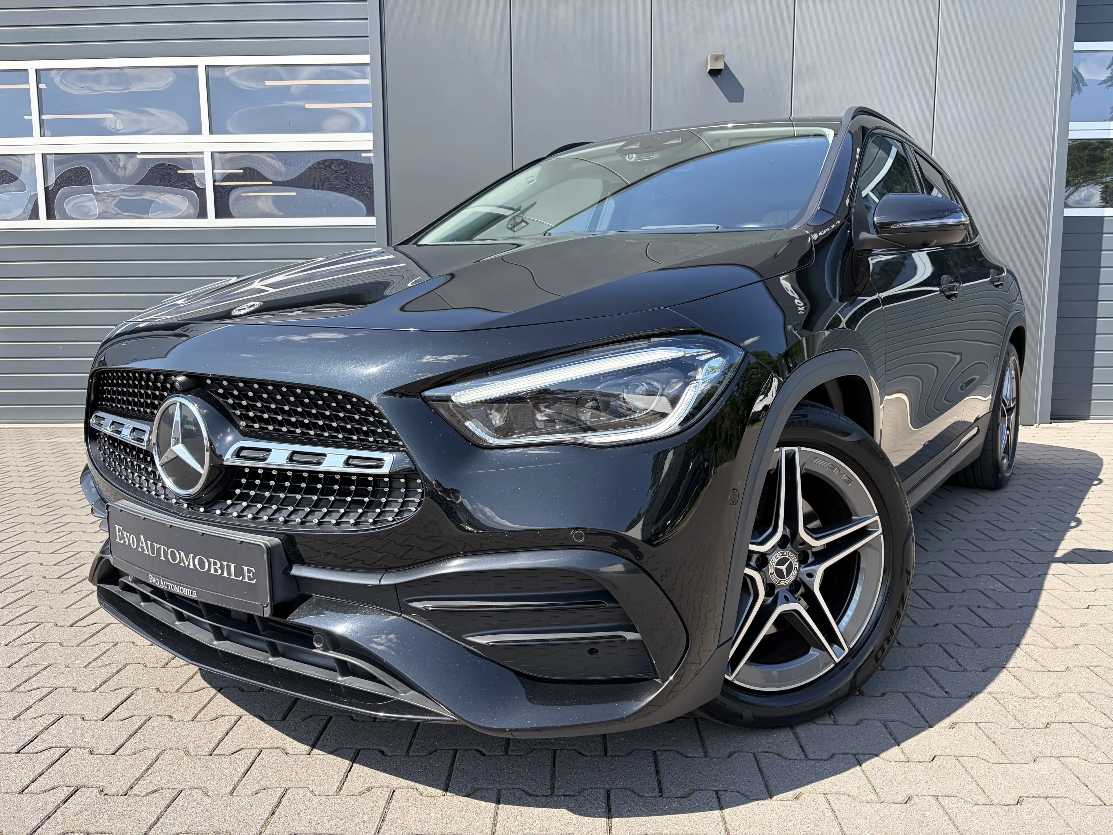 Mercedes-Benz GLA 220 GLA 220d GLA AMG Mbux Navi Standheizung Kamera Multibeam LED
