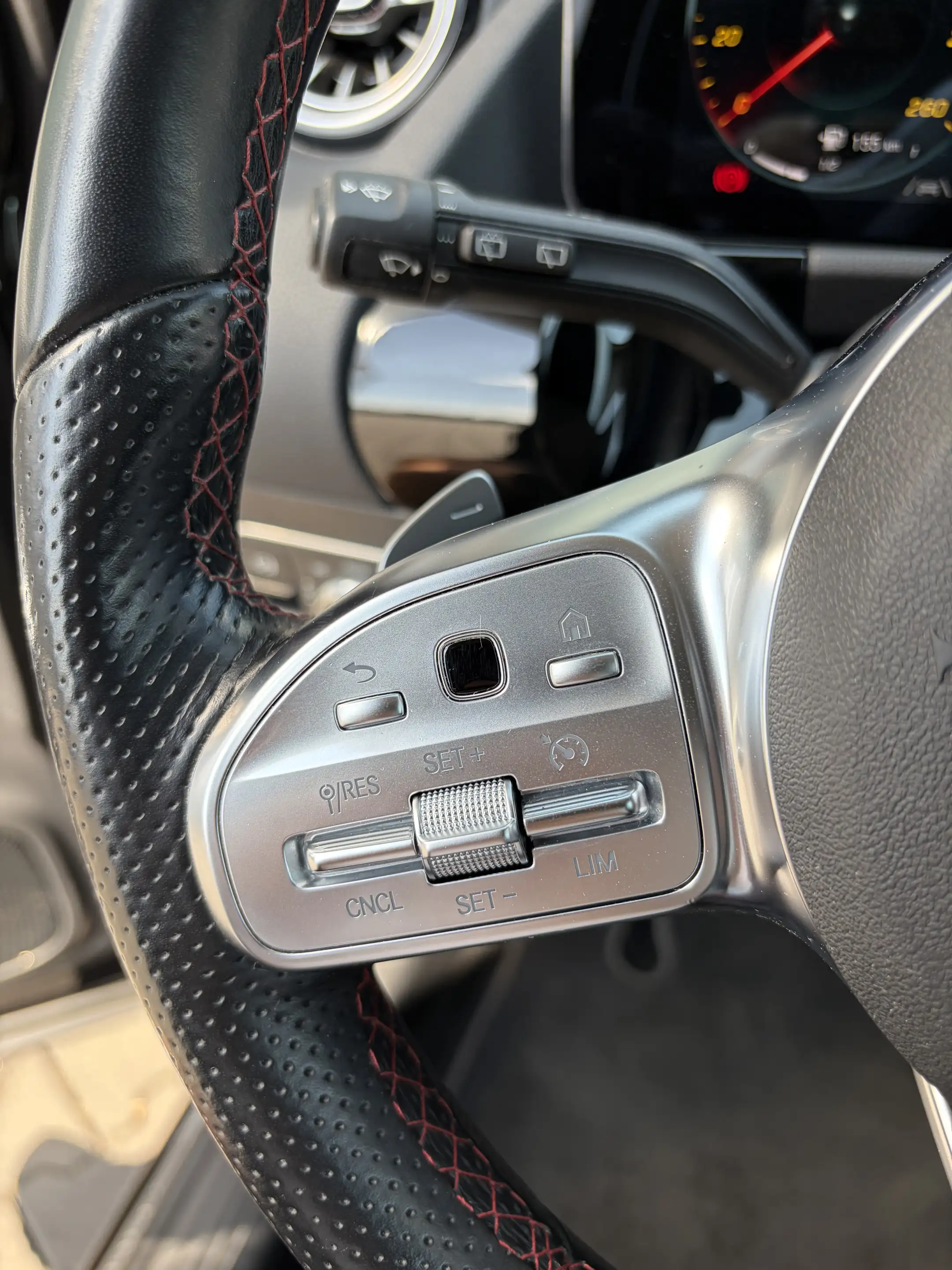 Mercedes-Benz GLA 220 GLA 220d GLA AMG Mbux Navi Standheizung Kamera Multibeam LED — photo 13