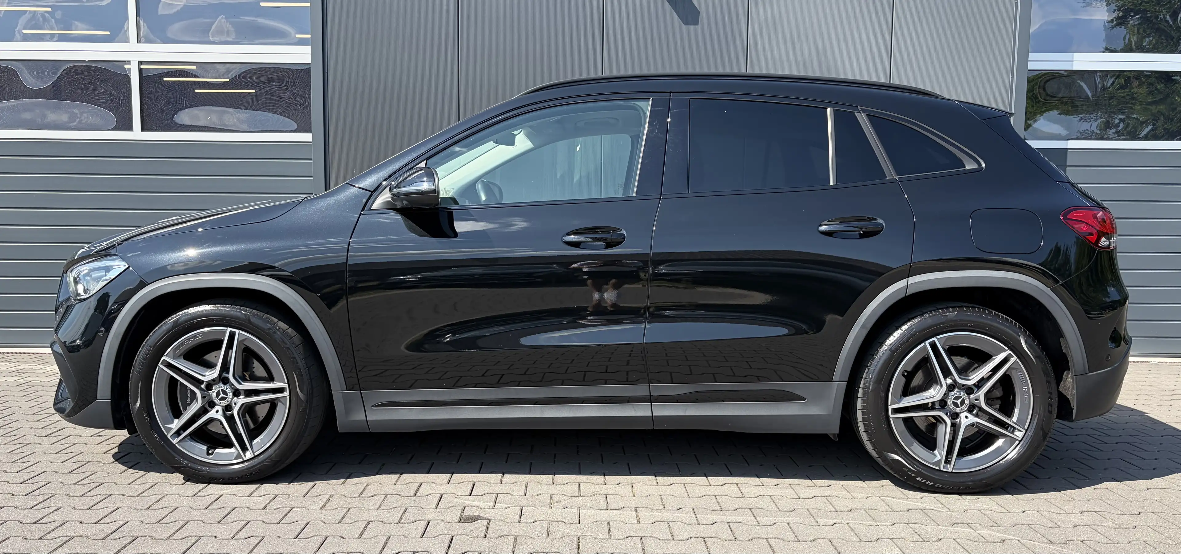 Mercedes-Benz GLA 220 GLA 220d GLA AMG Mbux Navi Standheizung Kamera Multibeam LED — photo 2