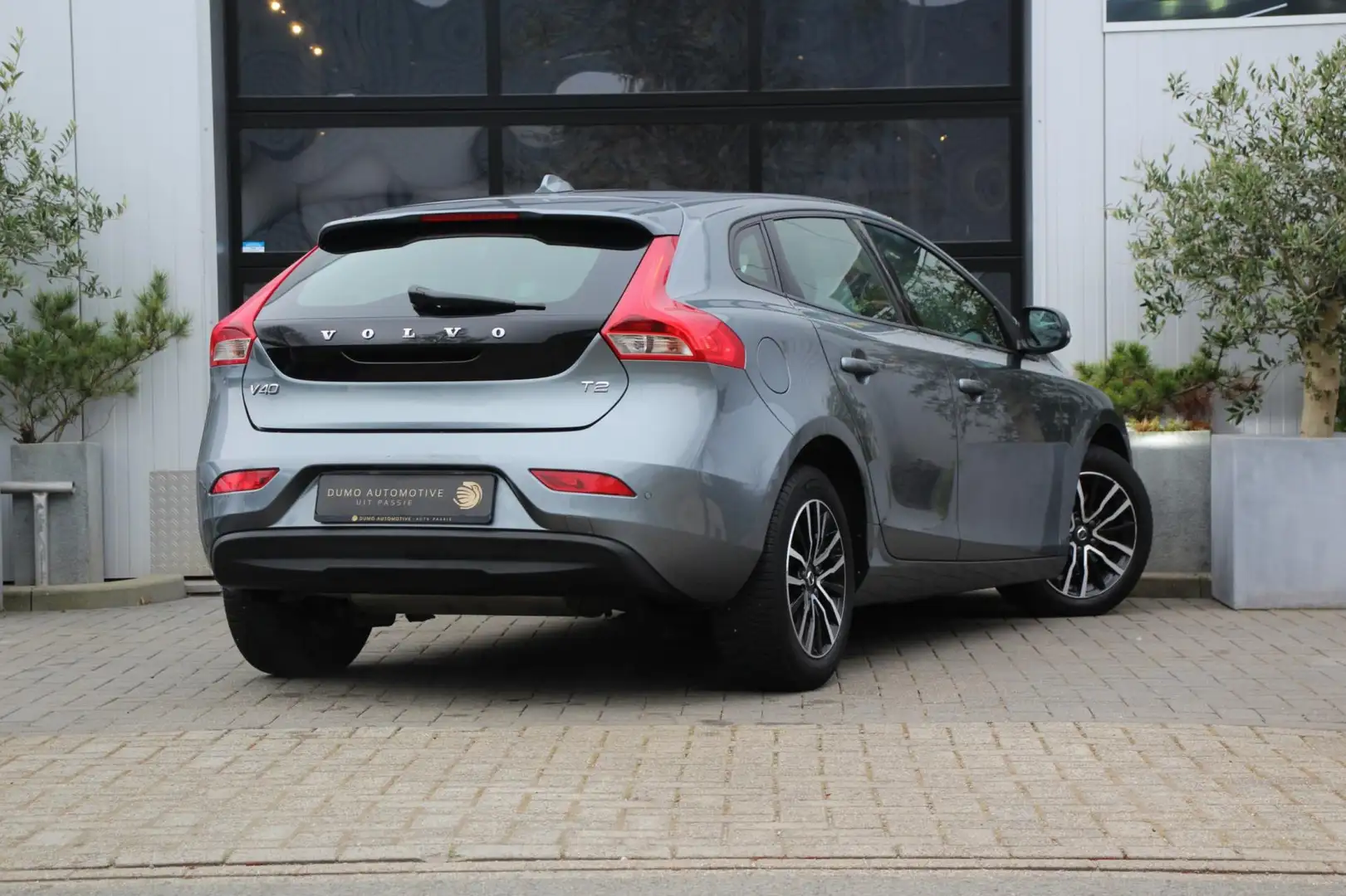 Volvo V40 2.0 T2 Momentum - FULL LED - NAVI - CLIMA - HALF L Gris - 2