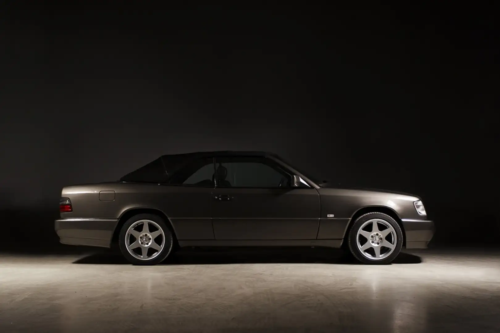 Mercedes-Benz 300 CE - 24 (124) Cabrio Hnědá - 2