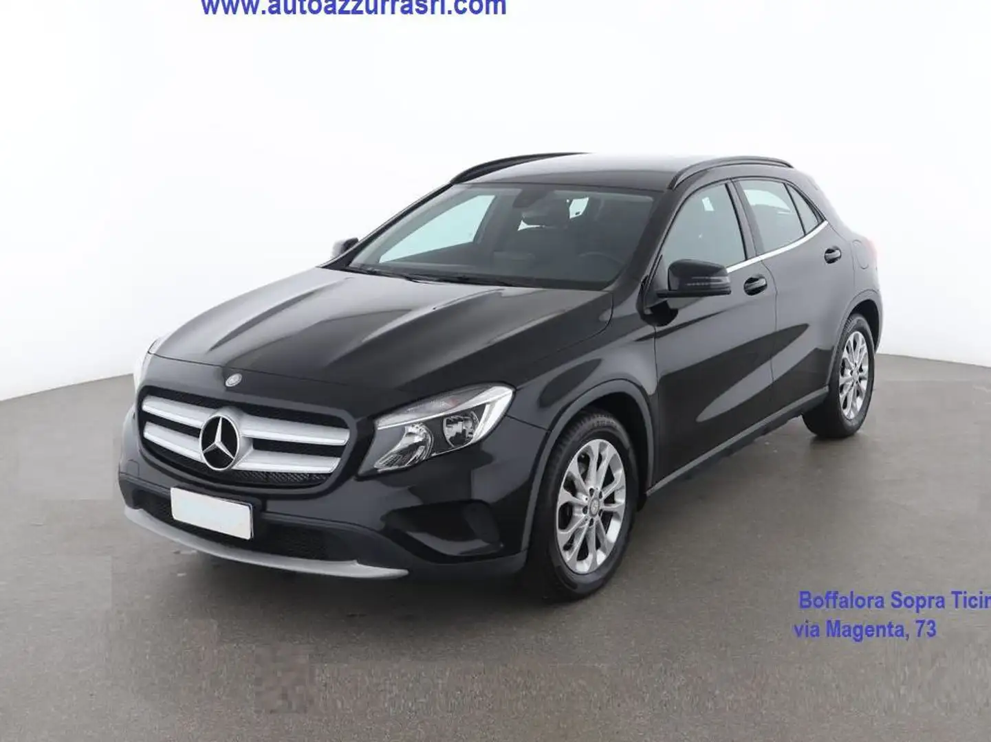 Mercedes-Benz 180 GLA Executive crna - 1