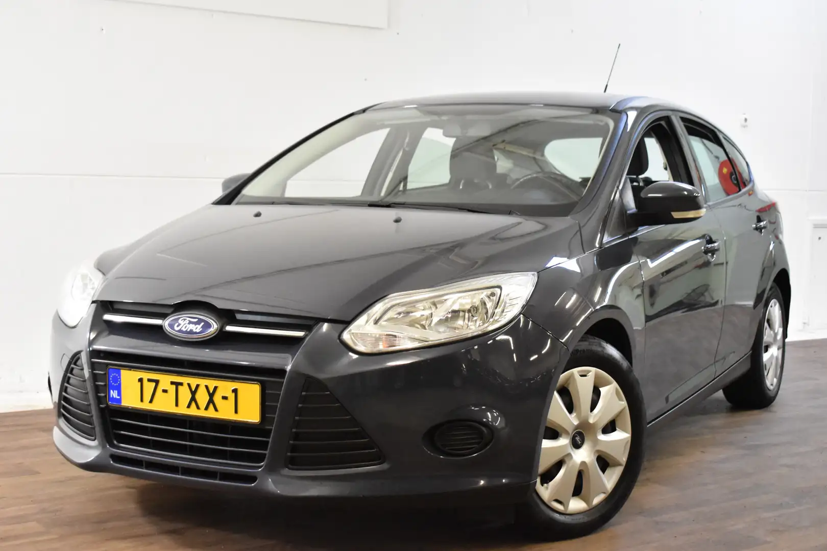 Ford Focus 1.0 ECOBOOST TREND NAVI/BLUETOOTH/PDC Gris - 2