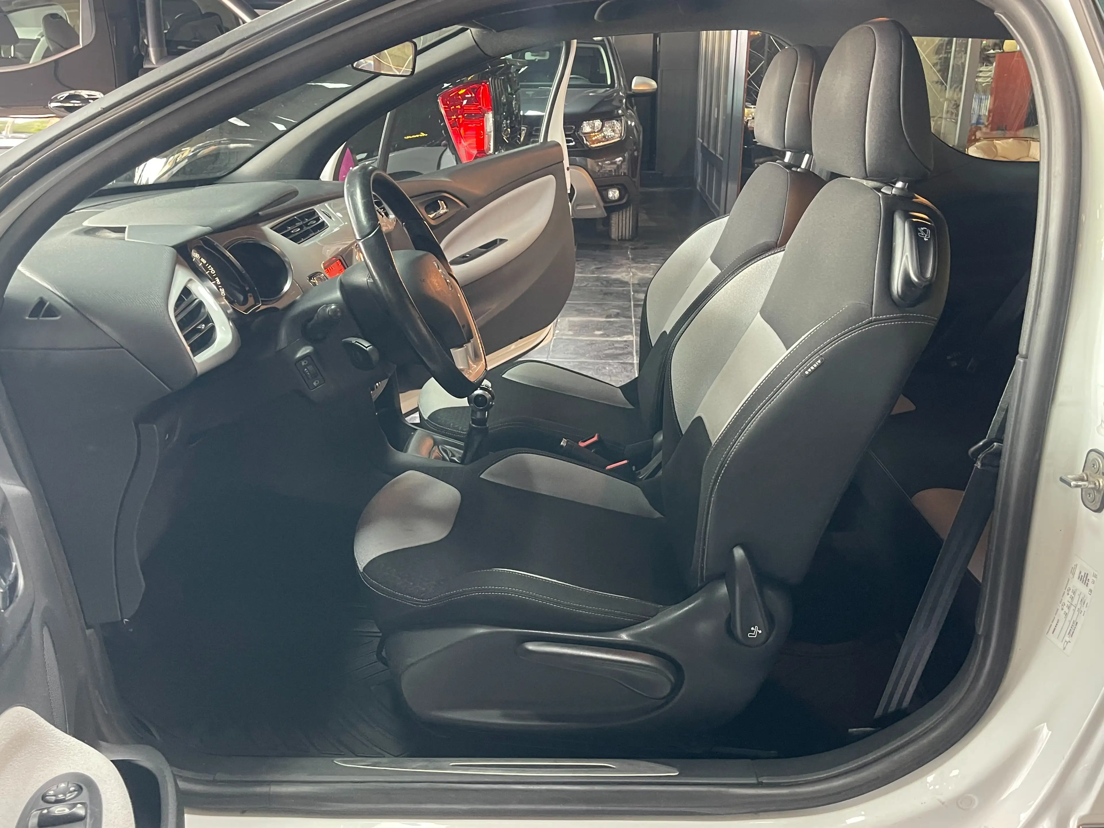 Citroen DS3 DS3 1.4 e-HDi Chic*GARANTIE 1 AN — photo 6