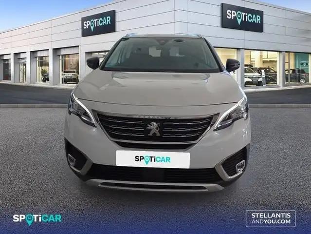 Peugeot 5008 view 2