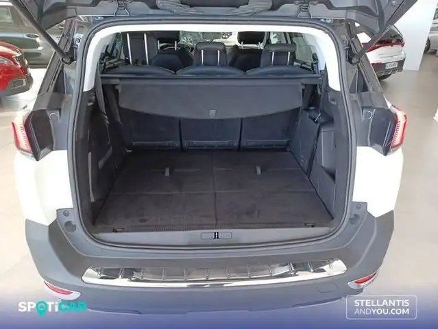 Peugeot 5008 view 6