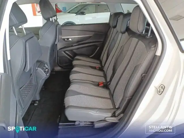 Peugeot 5008 view 10
