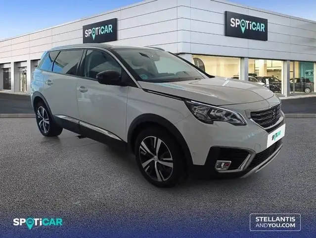 Peugeot 5008 view 3