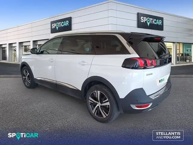 Peugeot 5008 view 5