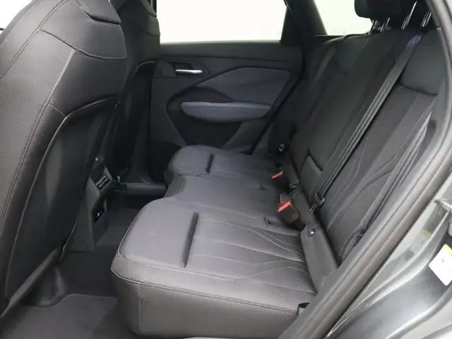 Audi Q3 view 12