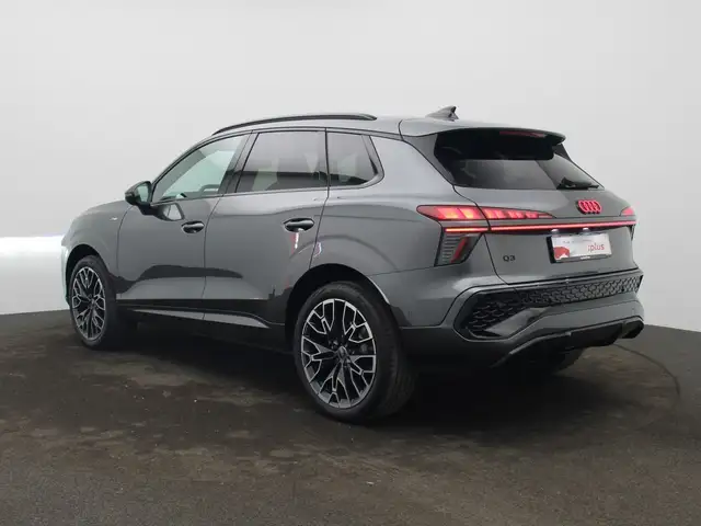 Audi Q3 view 5