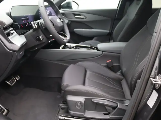 Audi Q3 view 13
