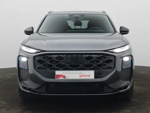 Audi Q3 view 3