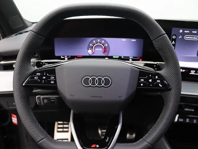 Audi Q3 view 15