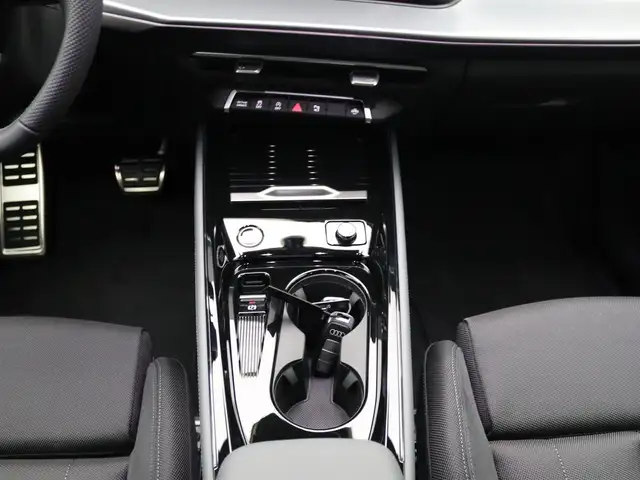Audi Q3 view 9