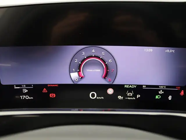 Audi Q3 view 14