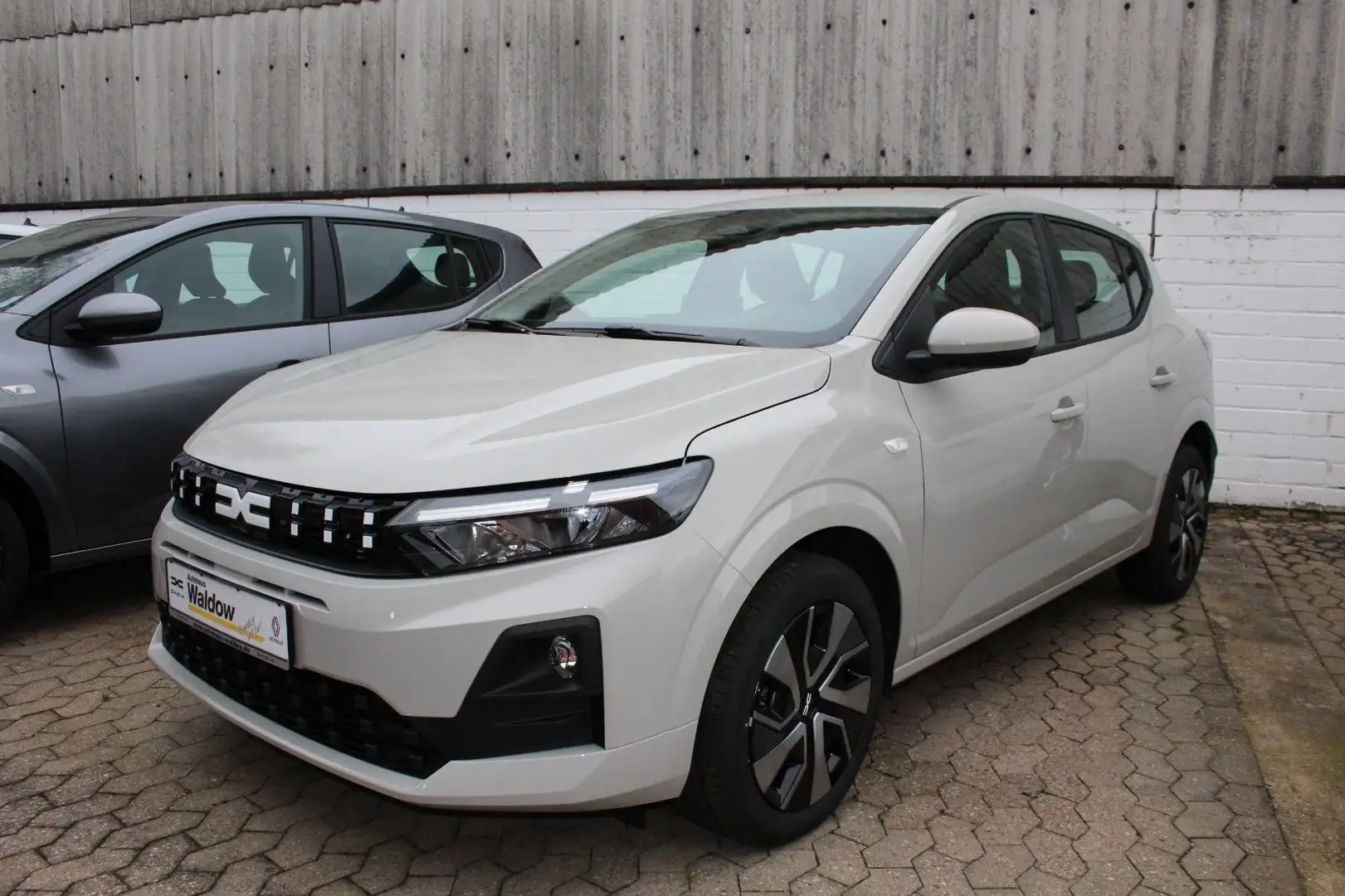 Dacia Sandero Expression TCe 100 Gelb - 1