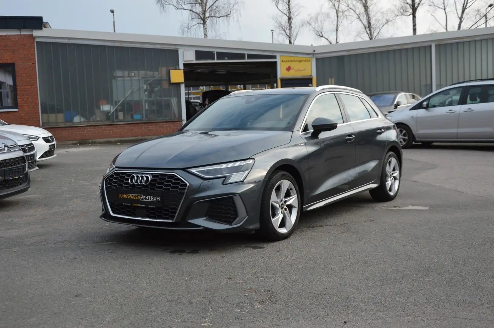 Audi A3 Spb.30 g-tron S line"MATRIX"B&O"SITZHZ"AHK" Grau - 1