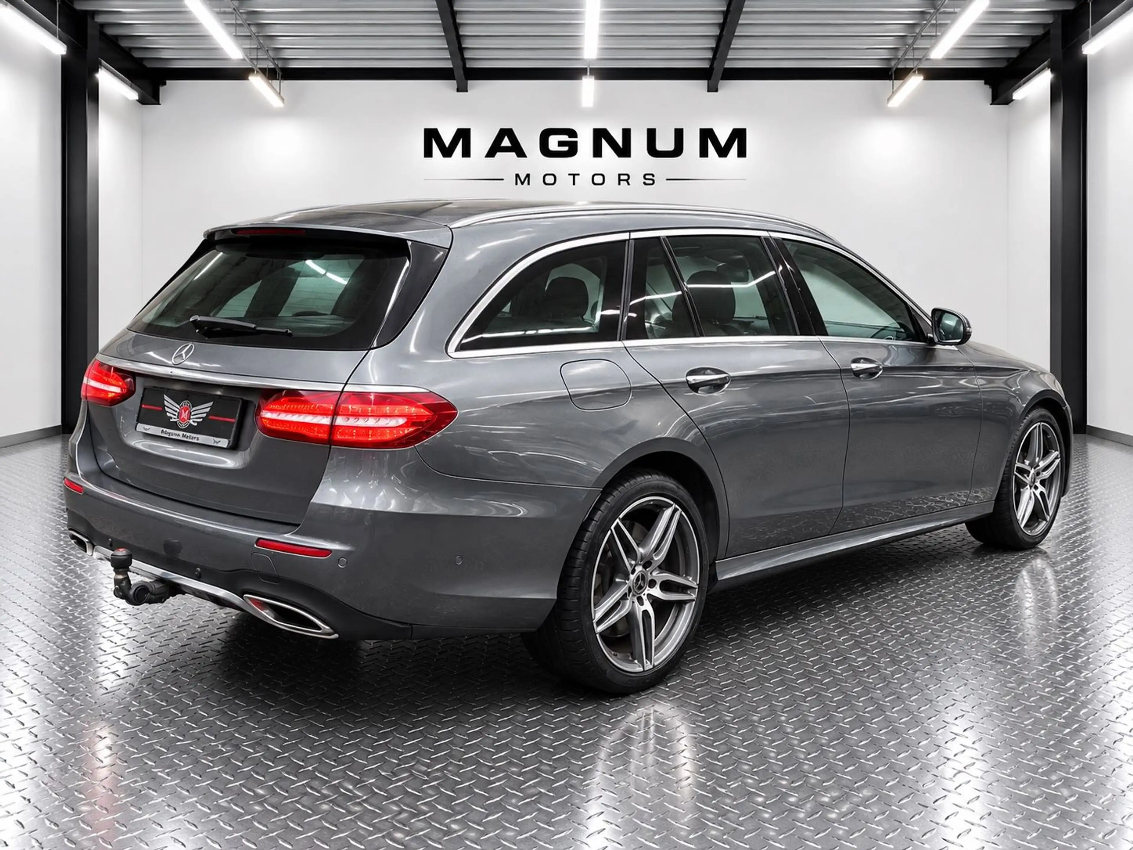 Mercedes-Benz E 450 V6 AMG 4-MATIC *Ambiente*Leder*AHK* — photo 5