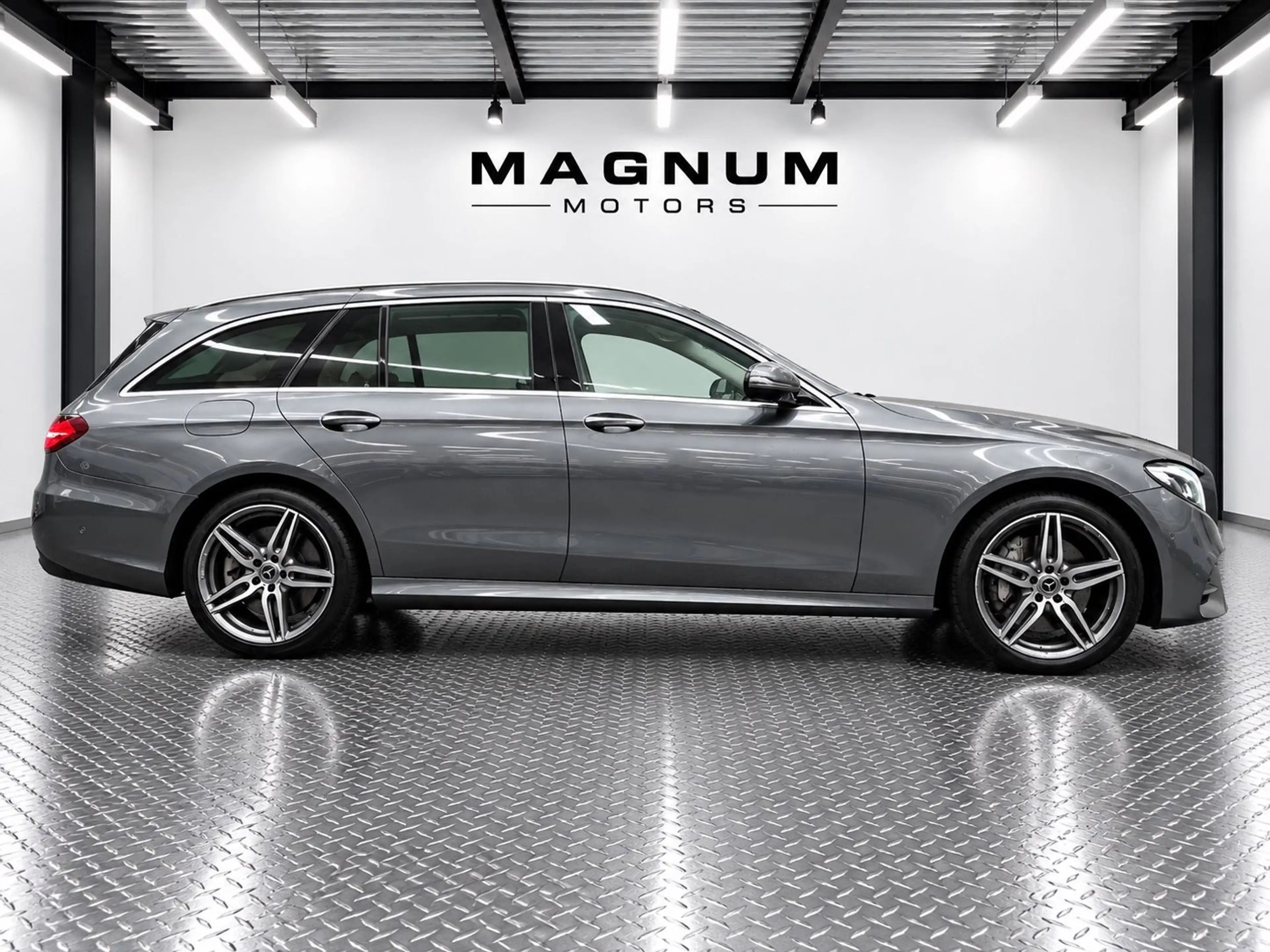 Mercedes-Benz E 450 V6 AMG 4-MATIC *Ambiente*Leder*AHK* — photo 7