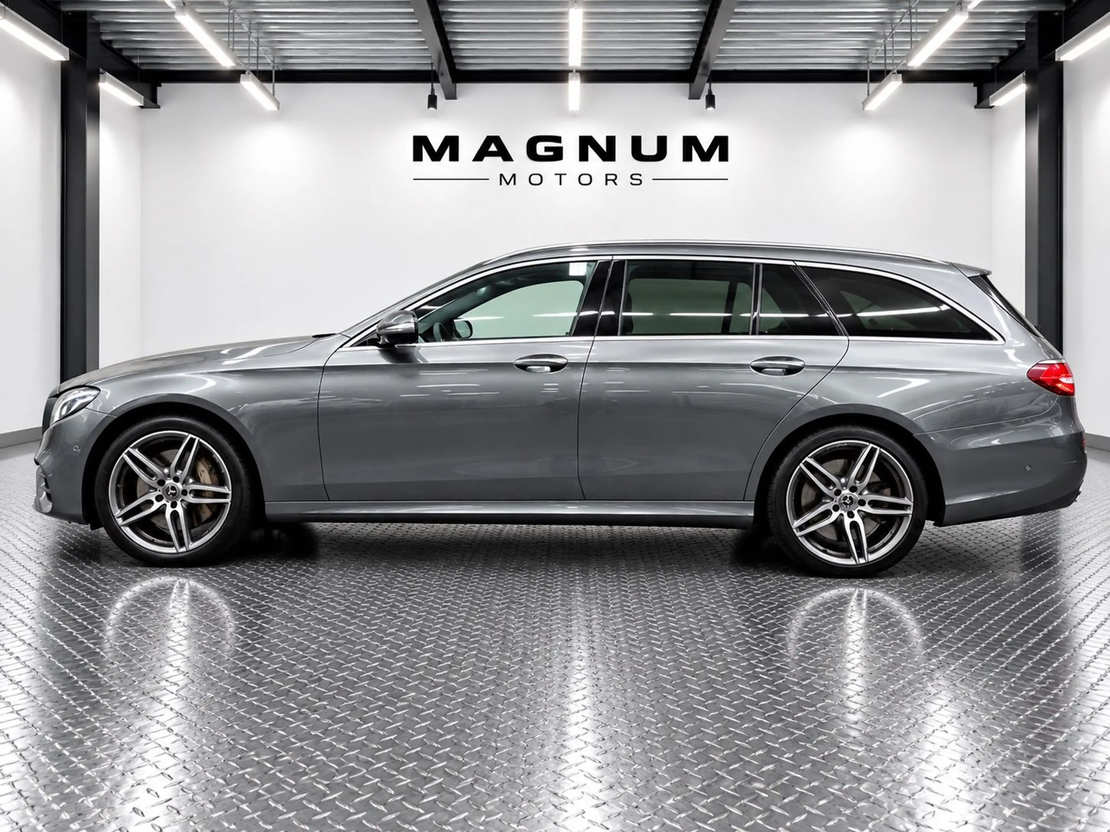 Mercedes-Benz E 450 V6 AMG 4-MATIC *Ambiente*Leder*AHK* — photo 6