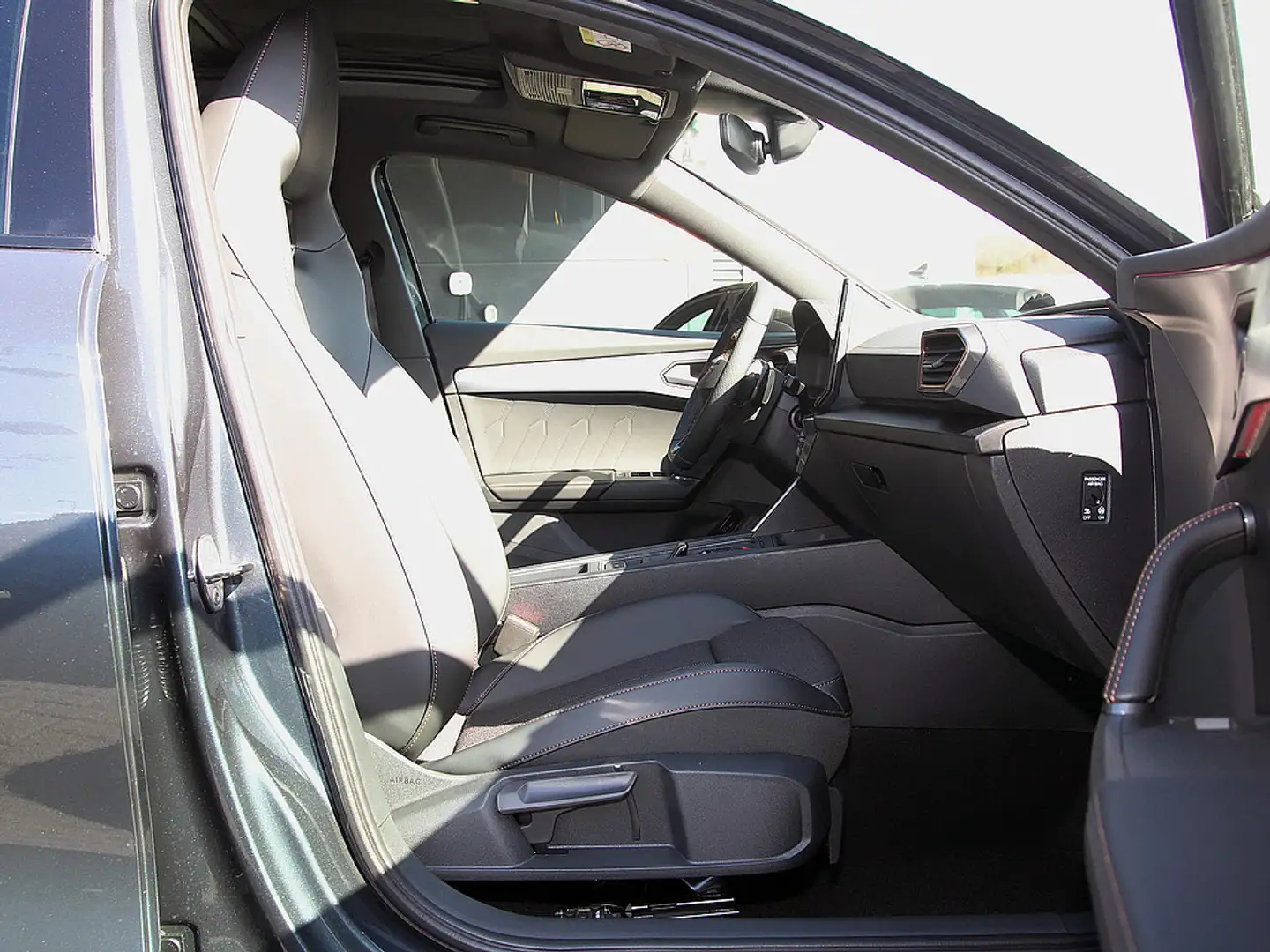 CUPRA Formentor 1.4 TSI VZ e-Hybrid NAVI PANO KAMER Grau - 2