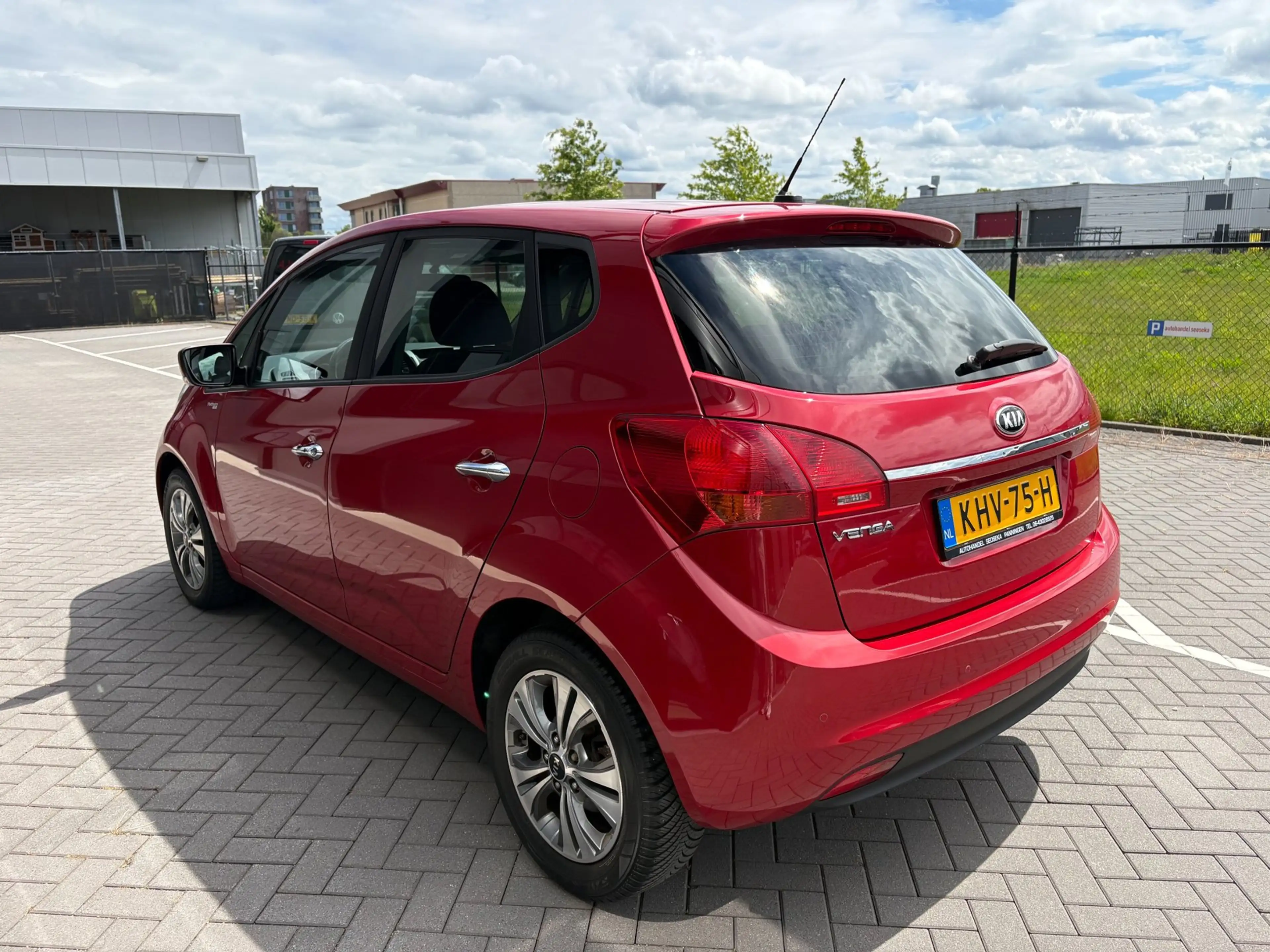 Kia Venga 1.6 CVVT ExecutiveLine navi, camera, stoelverwarmi — photo 2