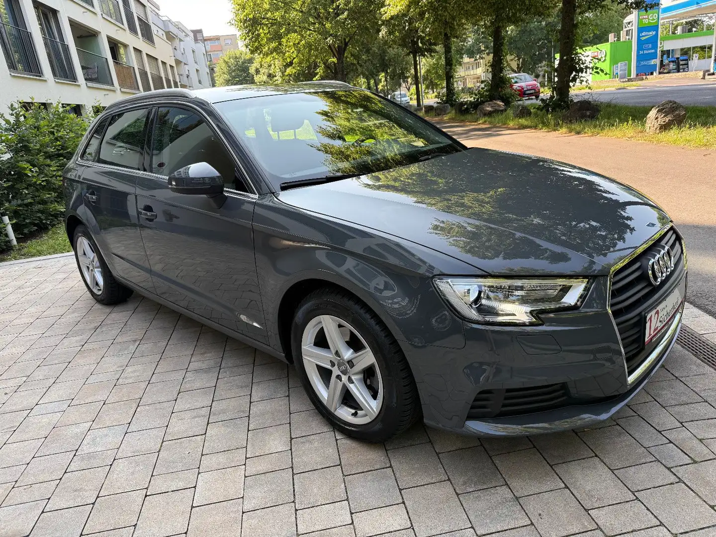 Audi A3 Sportback 30 TDI basis, Navi, SHZ, LED Grau - 1