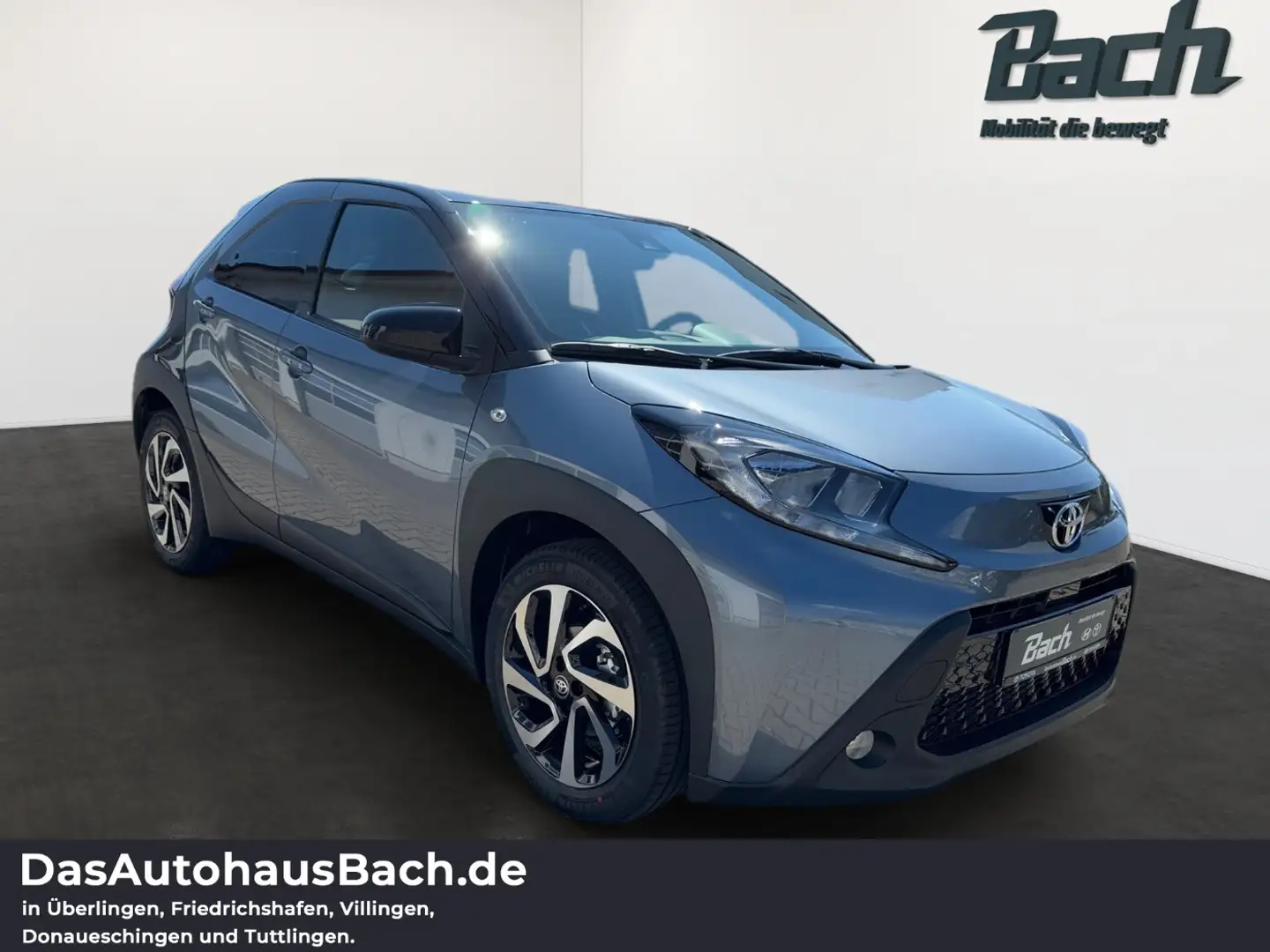 Toyota Aygo X 5-Türer 1,0 Teamplayer Grau - 2