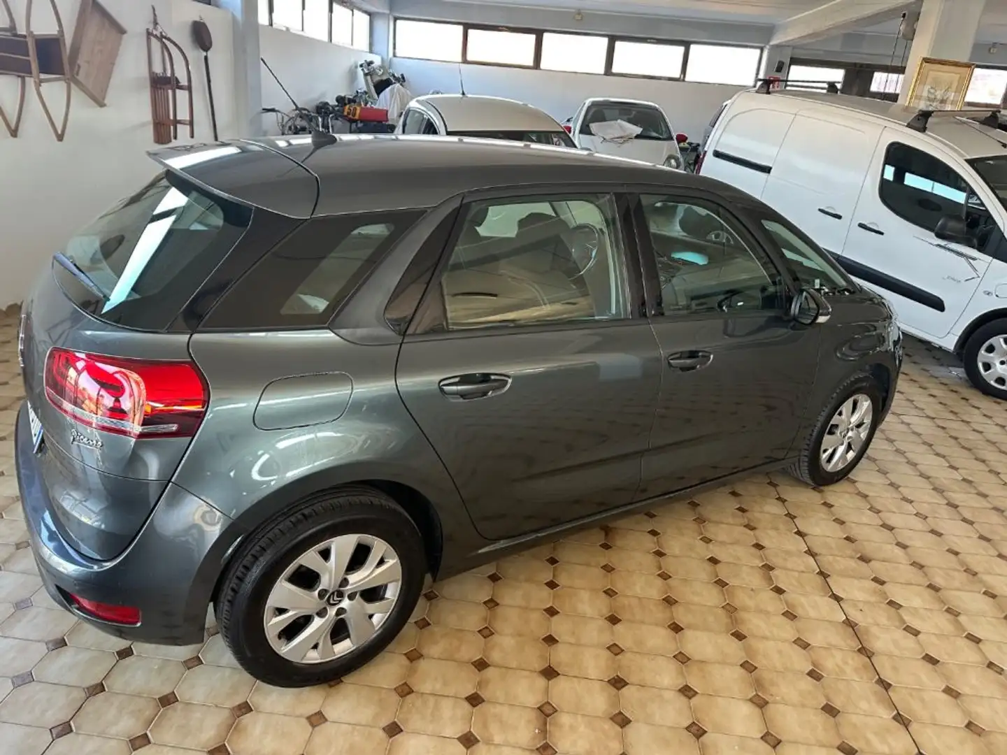 Citroen C4 BlueHDi 120 S&S  Feel Gris - 2