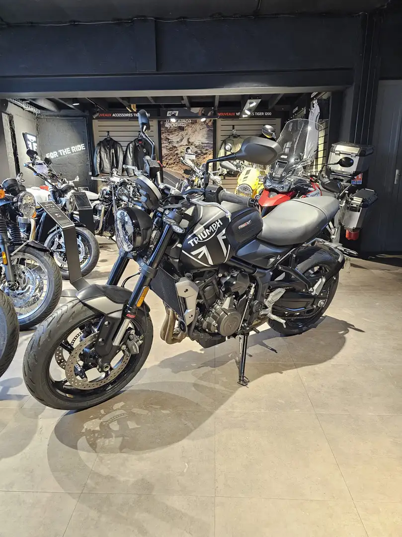 Triumph Trident 660 Fekete - 1