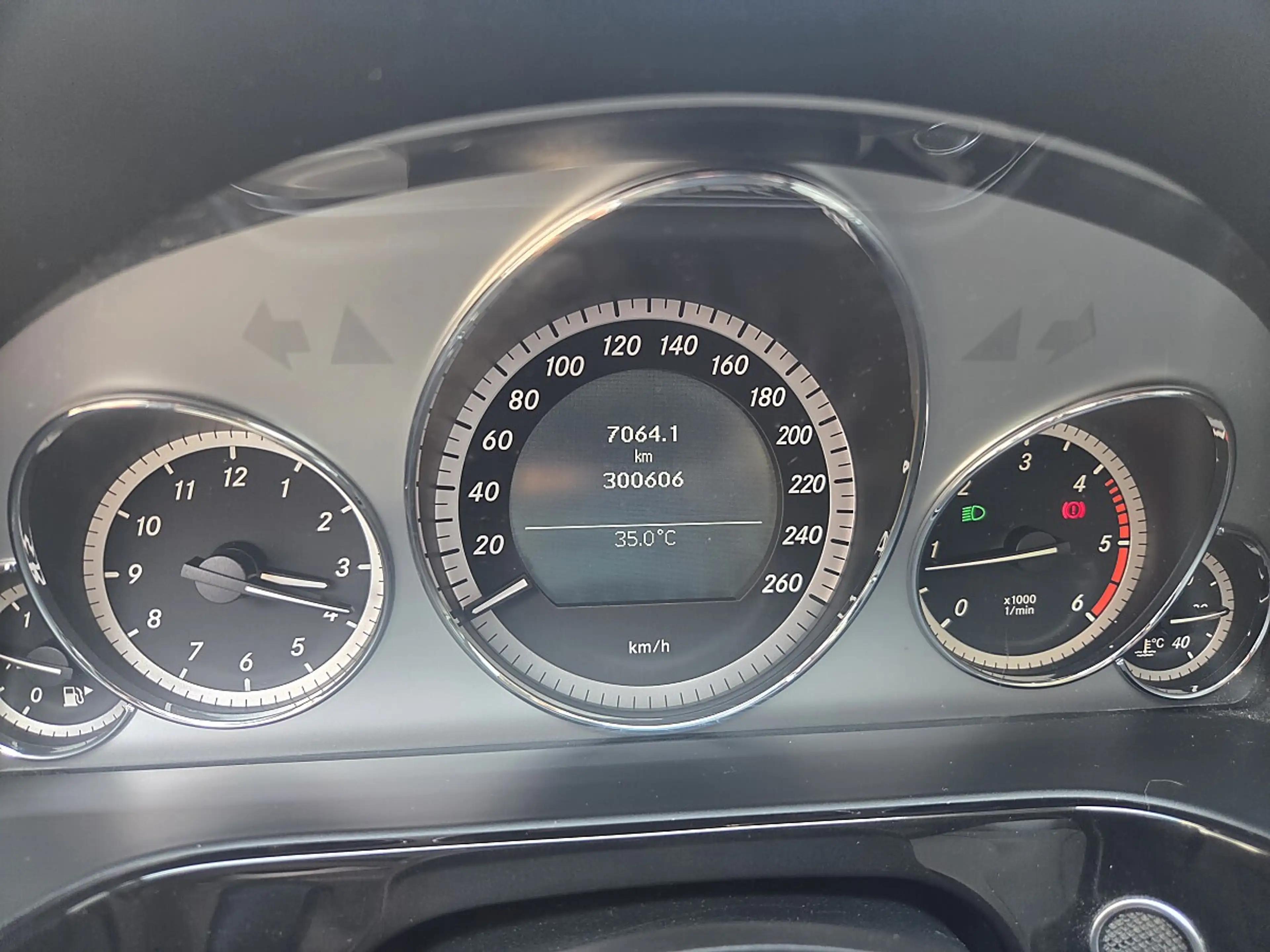 Mercedes-Benz E 250 Avantgarde BlueEfficiency CDI — photo 15