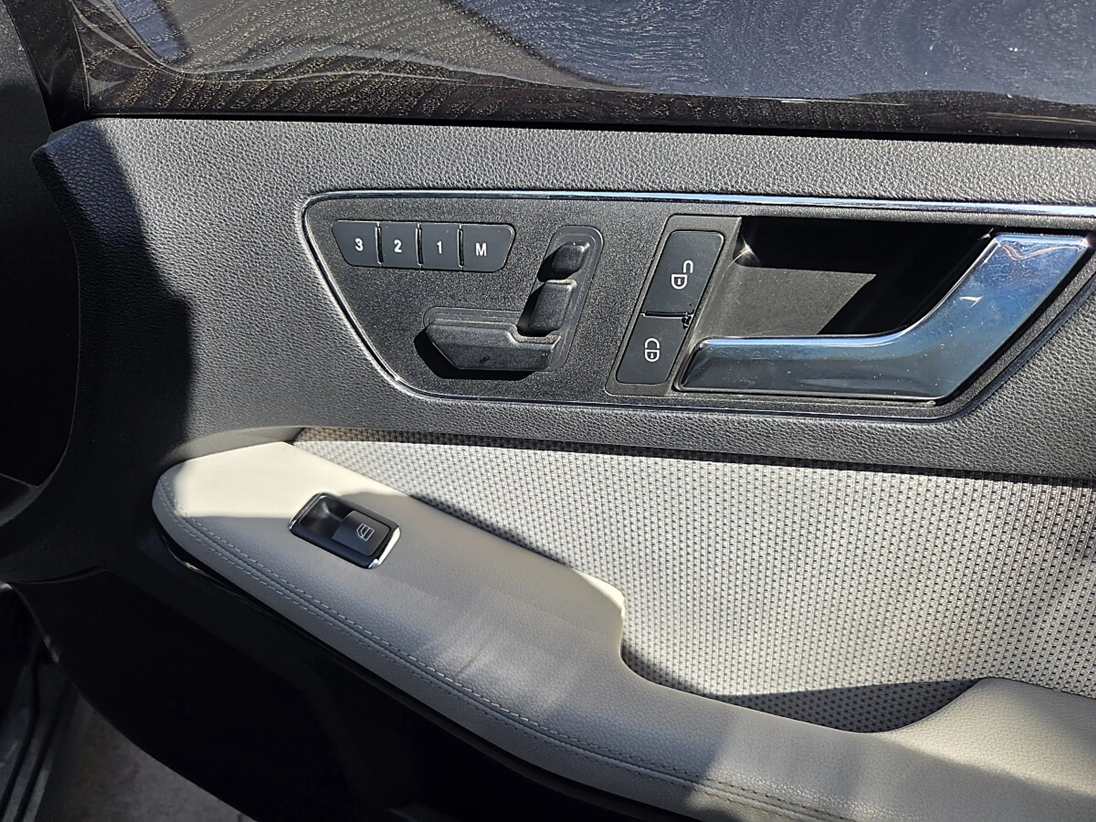 Mercedes-Benz E 250 Avantgarde BlueEfficiency CDI — photo 11