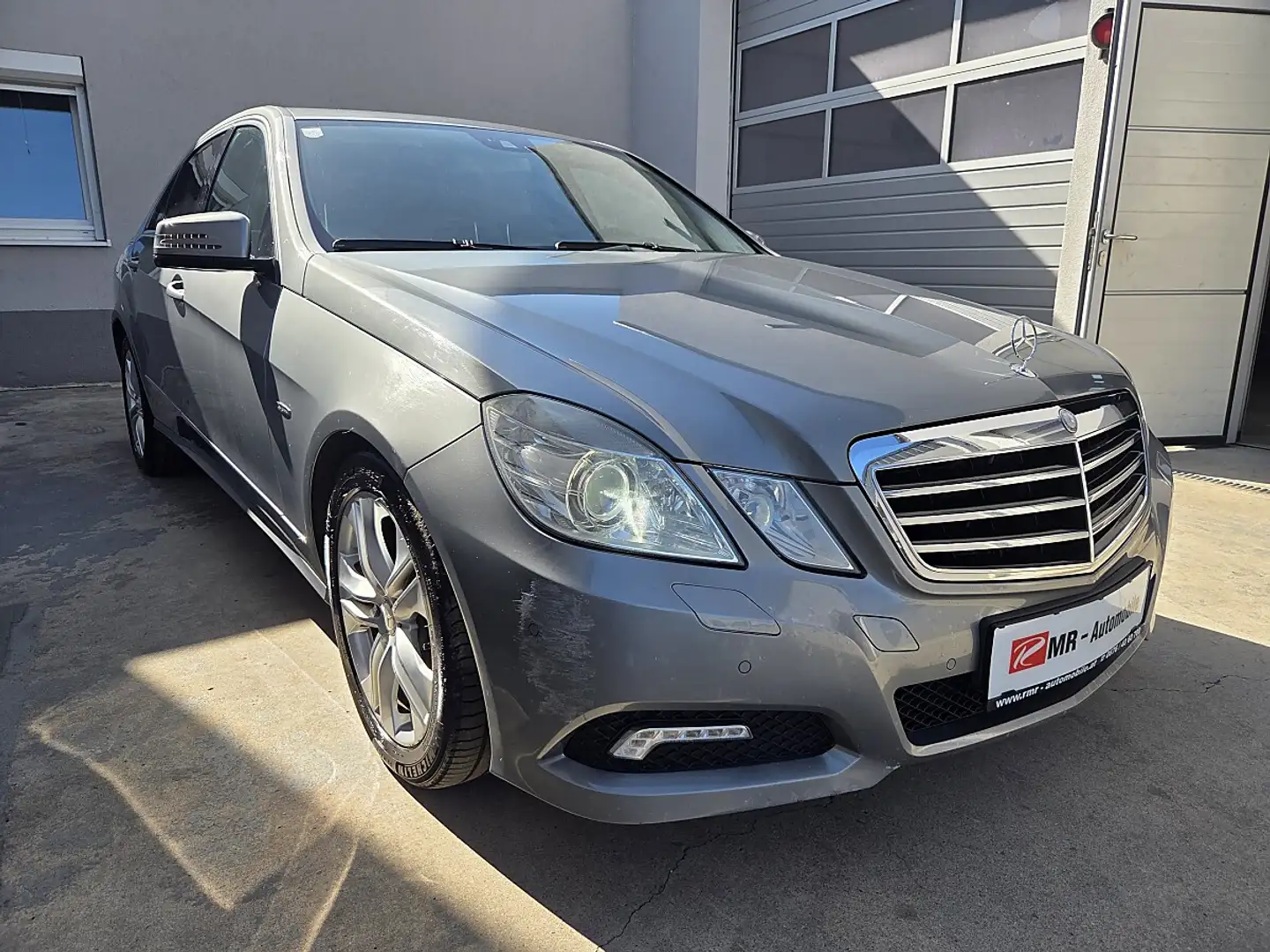 Mercedes-Benz E 250 Avantgarde BlueEfficiency CDI Grau - 1