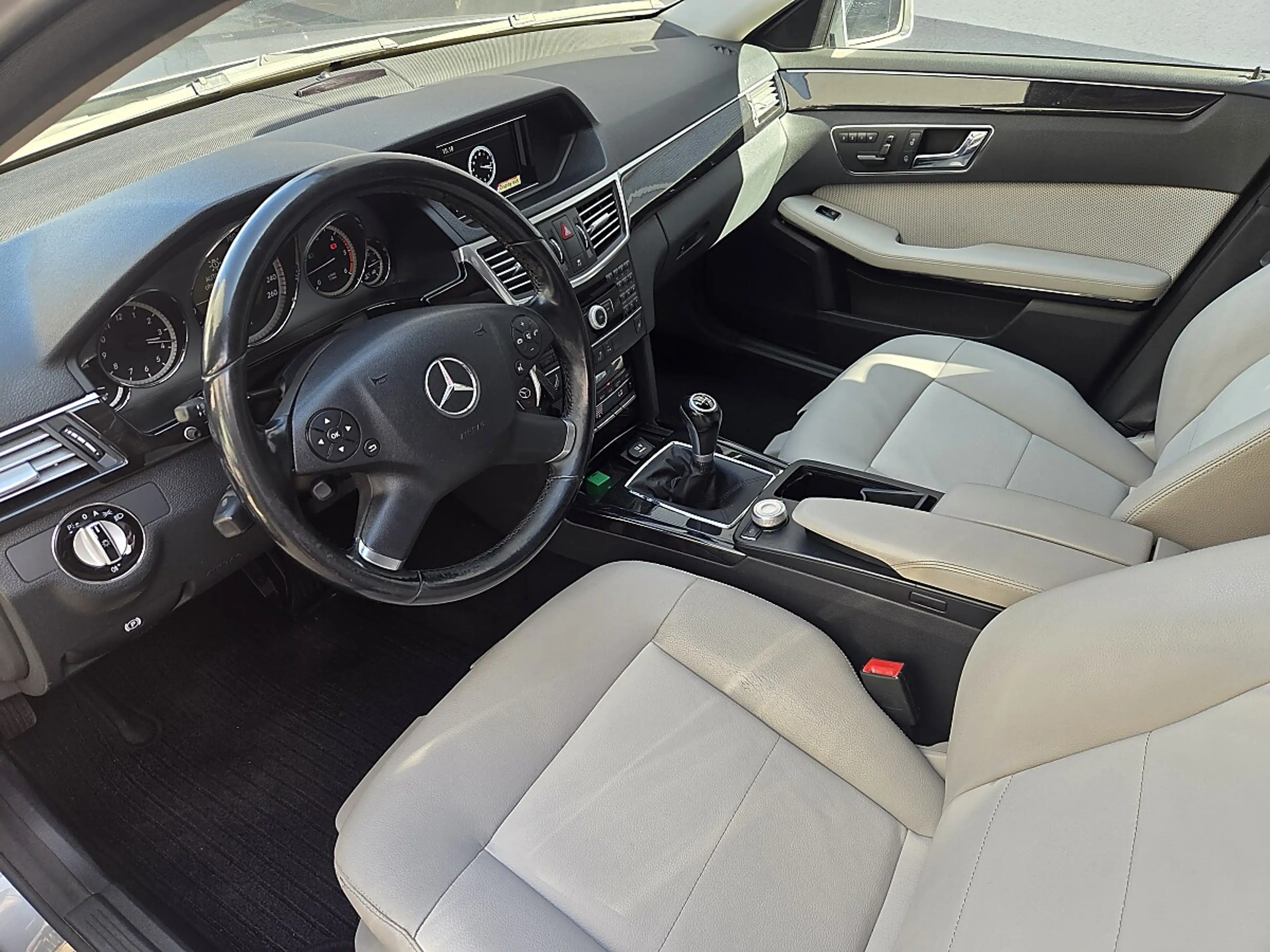 Mercedes-Benz E 250 Avantgarde BlueEfficiency CDI — photo 12