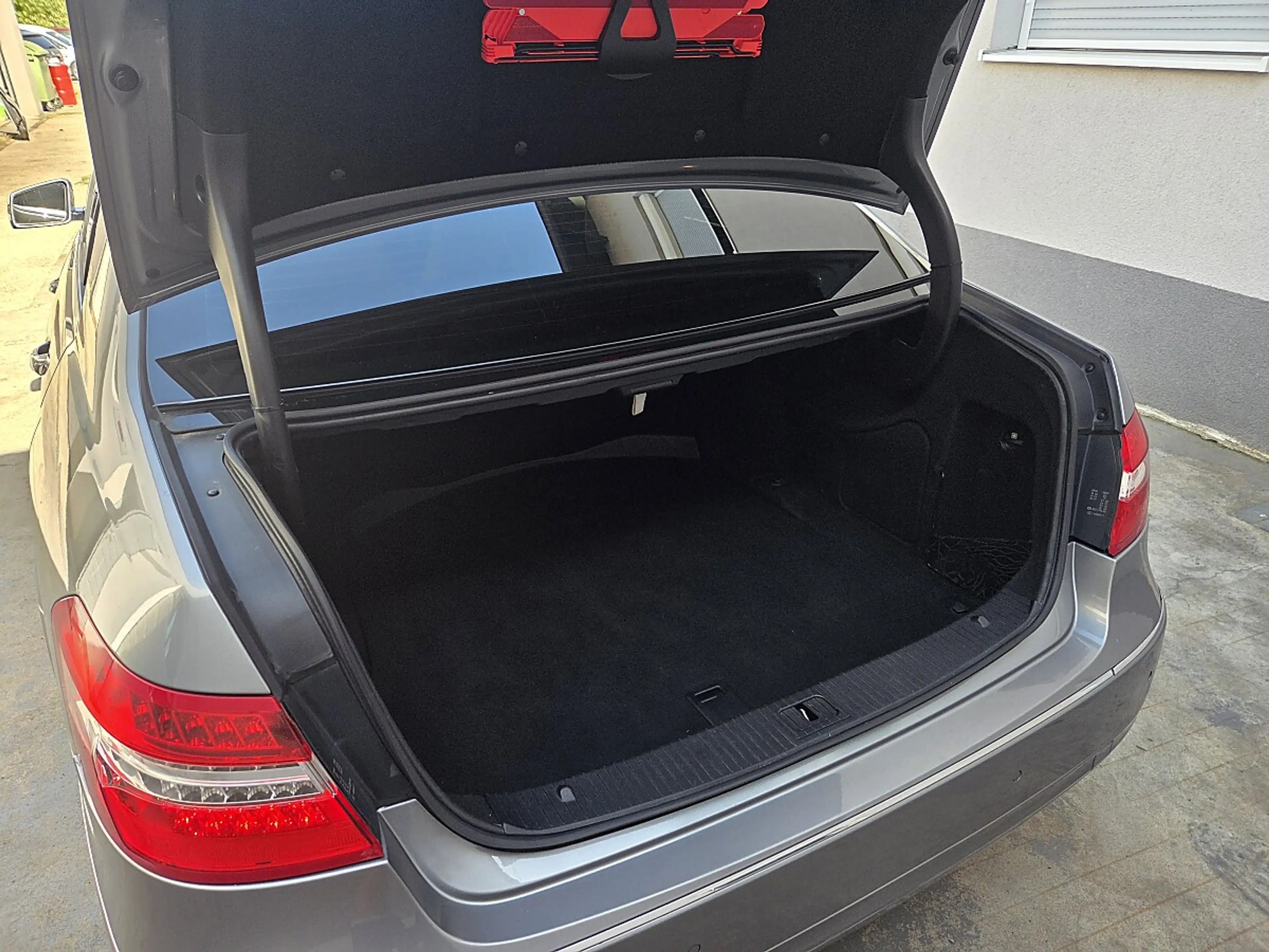 Mercedes-Benz E 250 Avantgarde BlueEfficiency CDI — photo 5