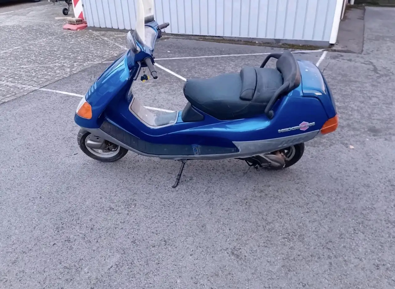 Piaggio Hexagon 125