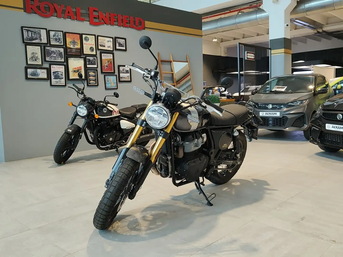 Royal Enfield - GOLDEN SHADOW Nero - 2