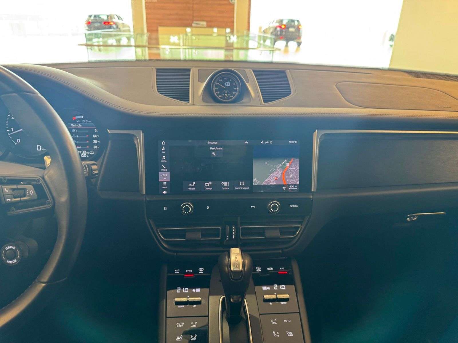 2023 Porsche Macan | LOW KMS, CLEAN HISTORY, ONE OWNER thumb 23