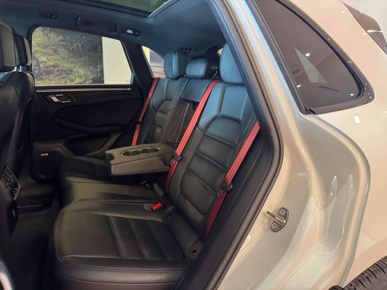 2023 Porsche Macan | LOW KMS, CLEAN HISTORY, ONE OWNER thumb 18