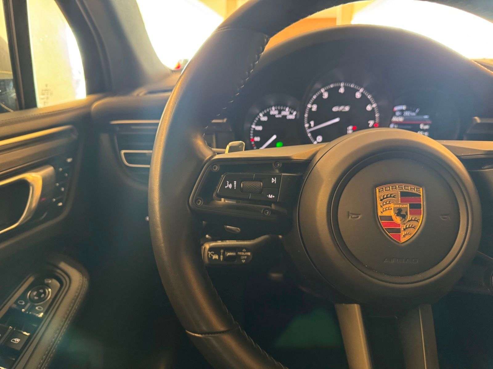 2023 Porsche Macan | LOW KMS, CLEAN HISTORY, ONE OWNER thumb 21
