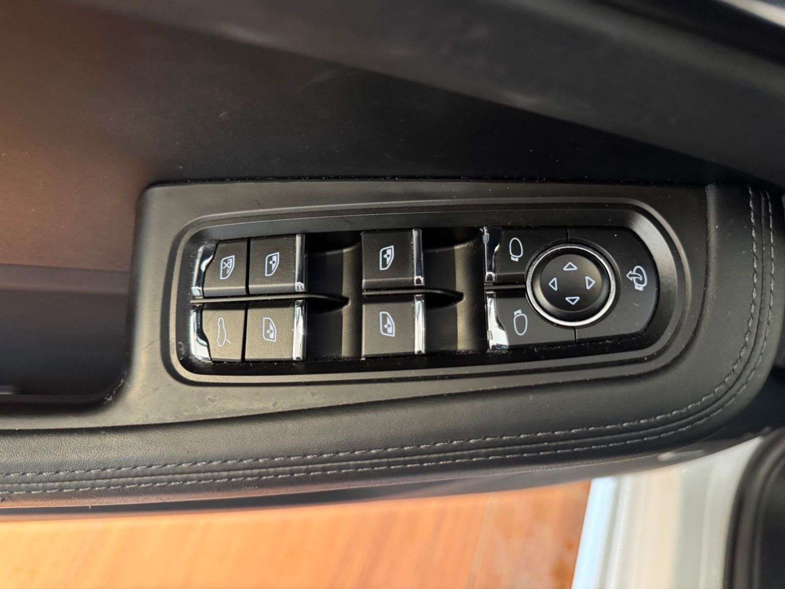 2023 Porsche Macan | LOW KMS, CLEAN HISTORY, ONE OWNER thumb 29