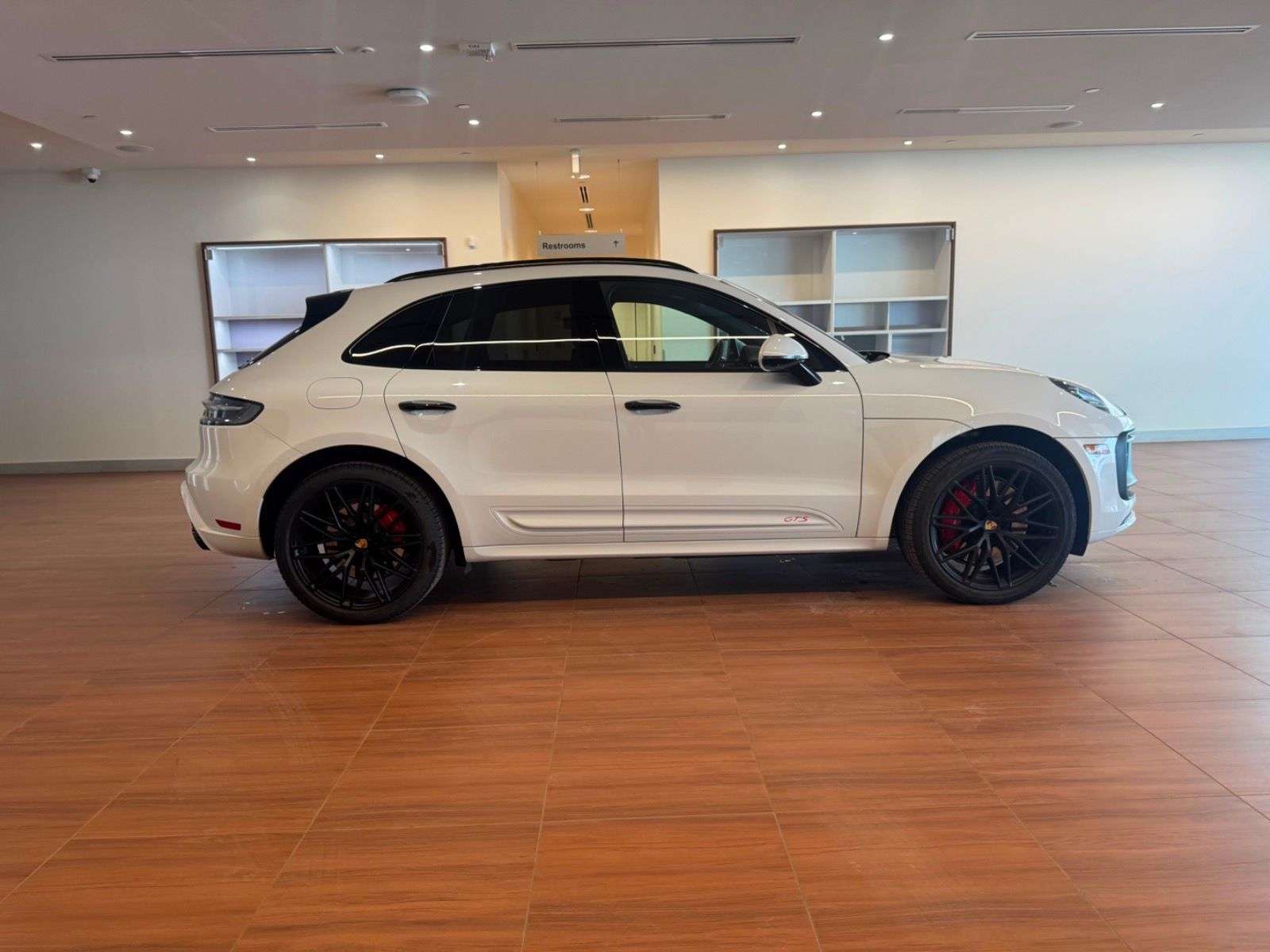 2023 Porsche Macan | LOW KMS, CLEAN HISTORY, ONE OWNER thumb 19