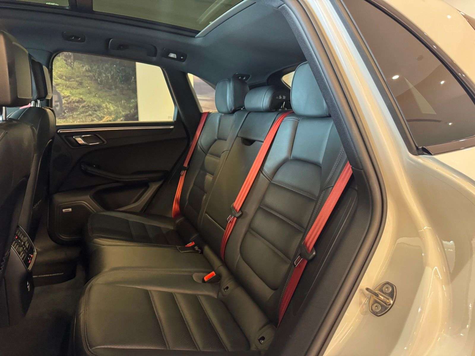 2023 Porsche Macan | LOW KMS, CLEAN HISTORY, ONE OWNER thumb 14