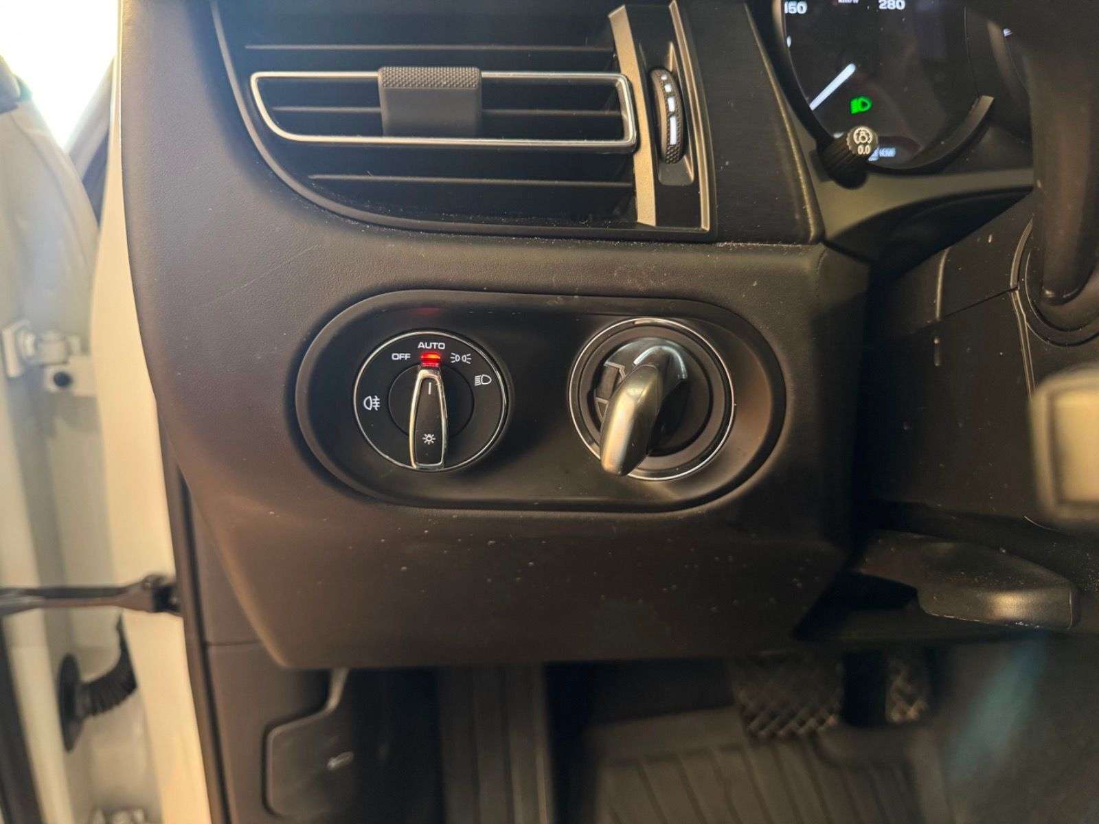 2023 Porsche Macan | LOW KMS, CLEAN HISTORY, ONE OWNER thumb 27