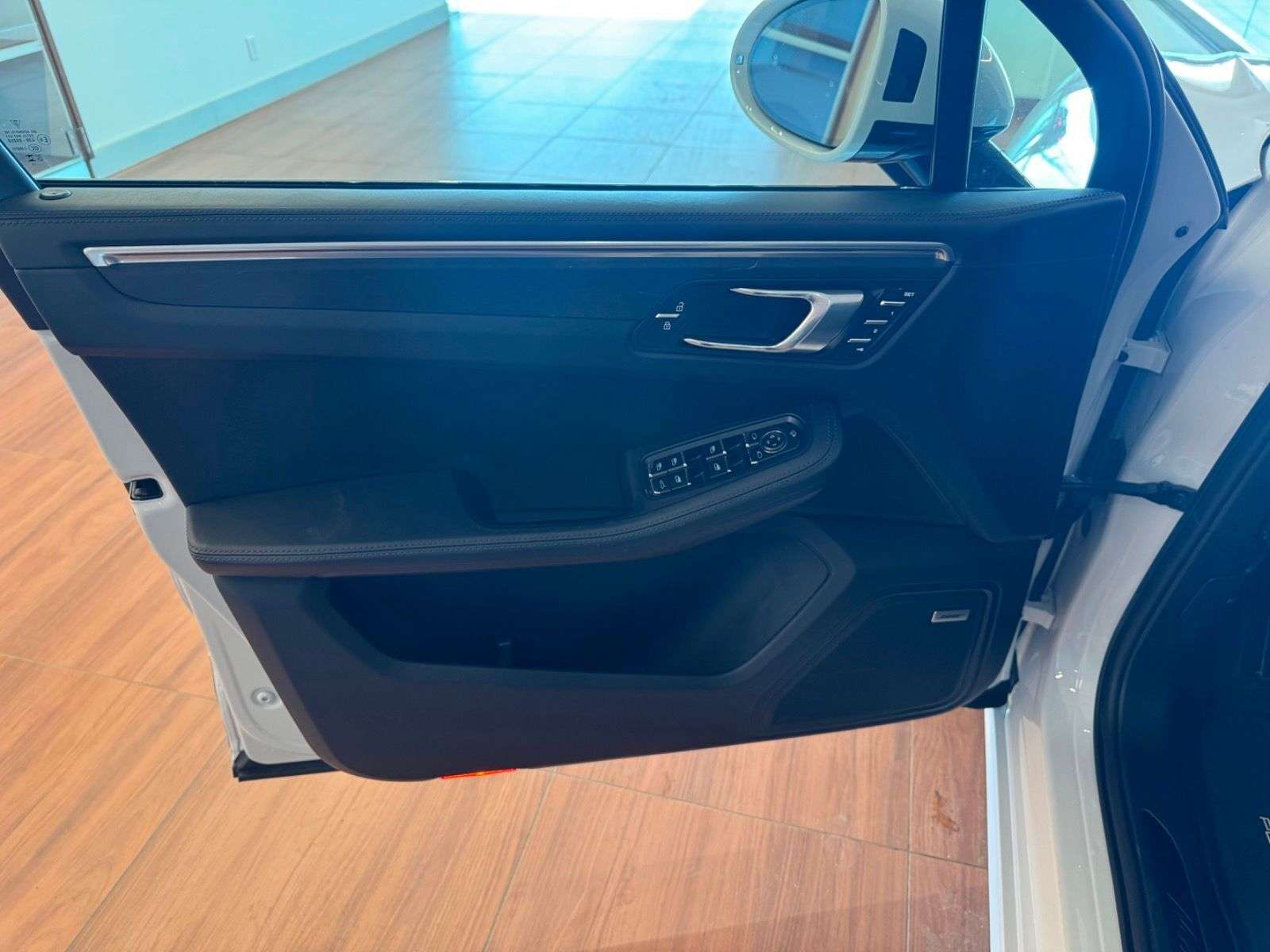 2023 Porsche Macan | LOW KMS, CLEAN HISTORY, ONE OWNER thumb 25